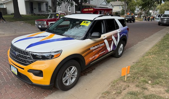 Image of the WIN-Mobile in the Glenwood Homecoming Parade.